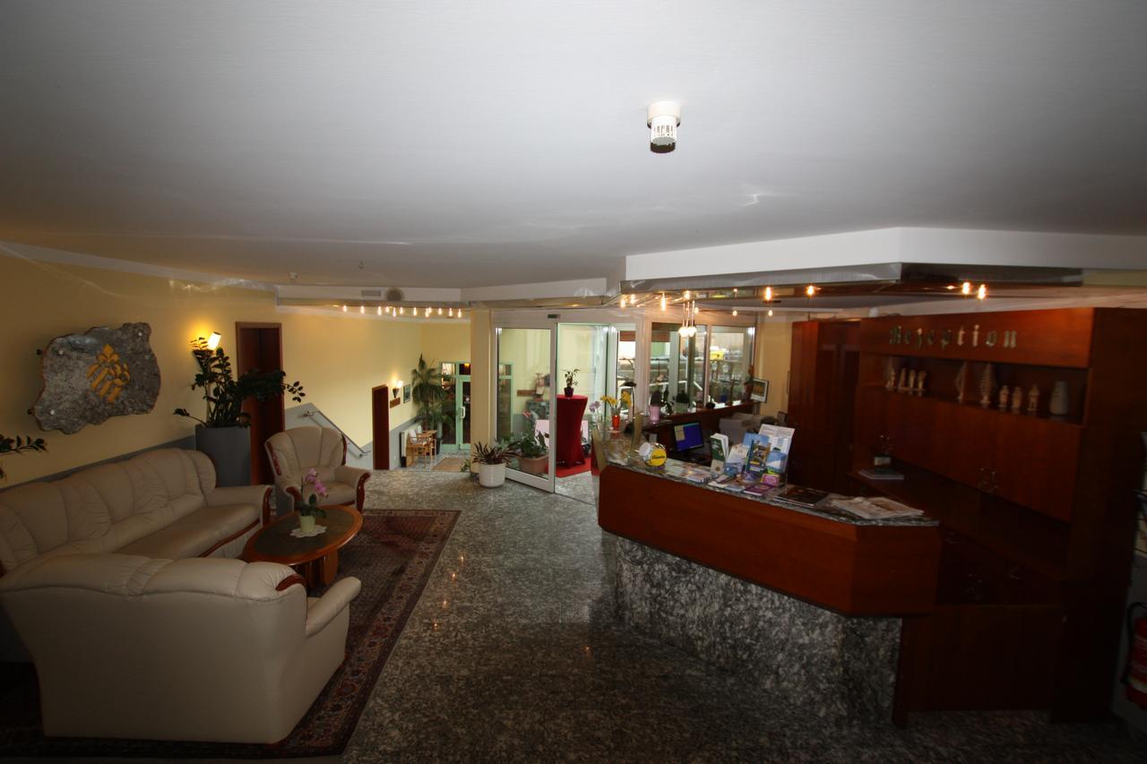 Hotel Buergerhof Hohenstein-Ernstthal Buitenkant foto